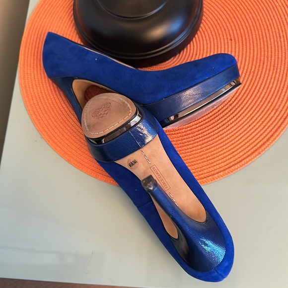 Velvet platform shoes worn once!slight scratch inside. - Picture 4 of 5